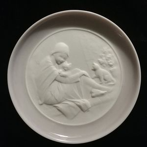 Lladro Resting Plate- Woman with Cats